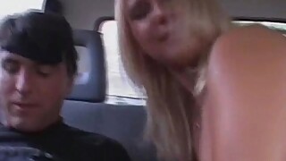 Blonde amateur girlfriend car threesome with cumshots